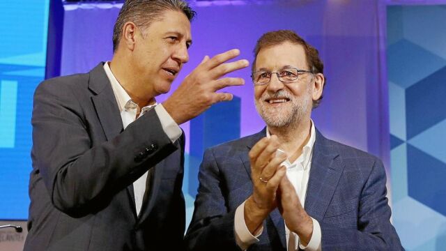 El presidente del PP catalán, Xavier García Albiol, y el presidente del Gobierno, Mariano Rajoy, durante la clausura del XIV Congreso