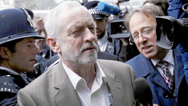 El líder del Partido Laborista, Jeremy Corbyn, a su llegada a la reunión del Comité Ejecutivo Nacional celebrada ayer en Londres
