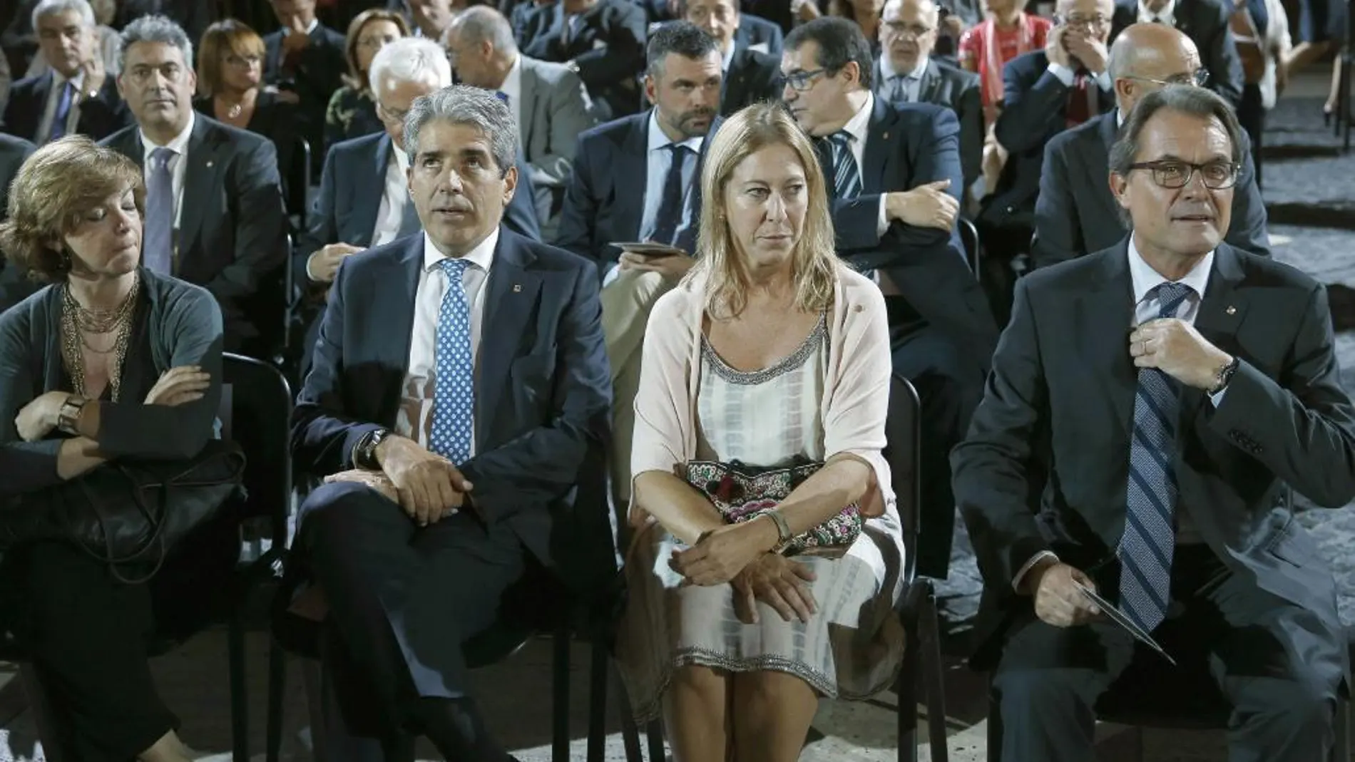 El presidente de la Genaralitat, Artur Mas, y la vicepresidenta del gobierno Meus Monte, presidieron el acto institucional de celebración de la Diada Nacional