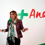 En la imagen, la candidata del PSOE a la Junta, Susana Díaz, ayer en un acto de campaña en la localidad de Úbeda, en Jaén (Foto: Efe)