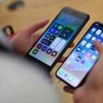 Los pensamientos suicidas pueden detectarse a través de un teléfono móvil y ayudar a las personas afectadas a reconocer su angustia y pedir ayuda antes de tomar una decisión fatal, según un estudio / Efe