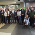 El presidente de la Diputación de Valladolid, Jesús Julio Carnero, y el vicepresidente, Víctor Alonso Monge, junto a los responsables de las Rutas y las bodegas de las tres Denominaciones de Origen de la provincia