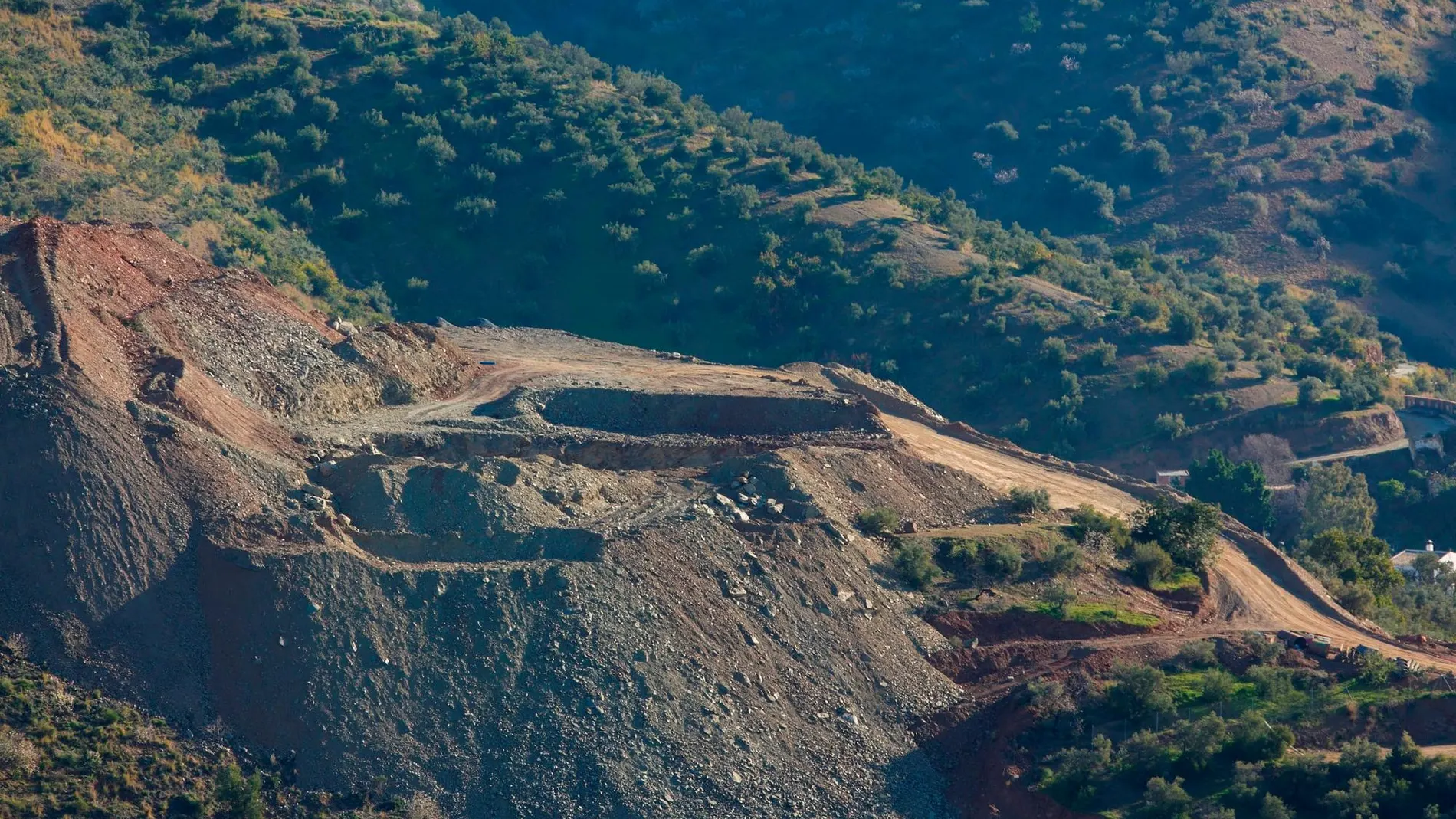 Aspecto de la zona de Totalán donde durante trece días más de 300 personas han estado colaborando en los trabajos de rescate de Julen