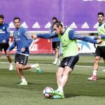 Bale, en el entrenamiento de ayer, junto al resto de sus compañeros