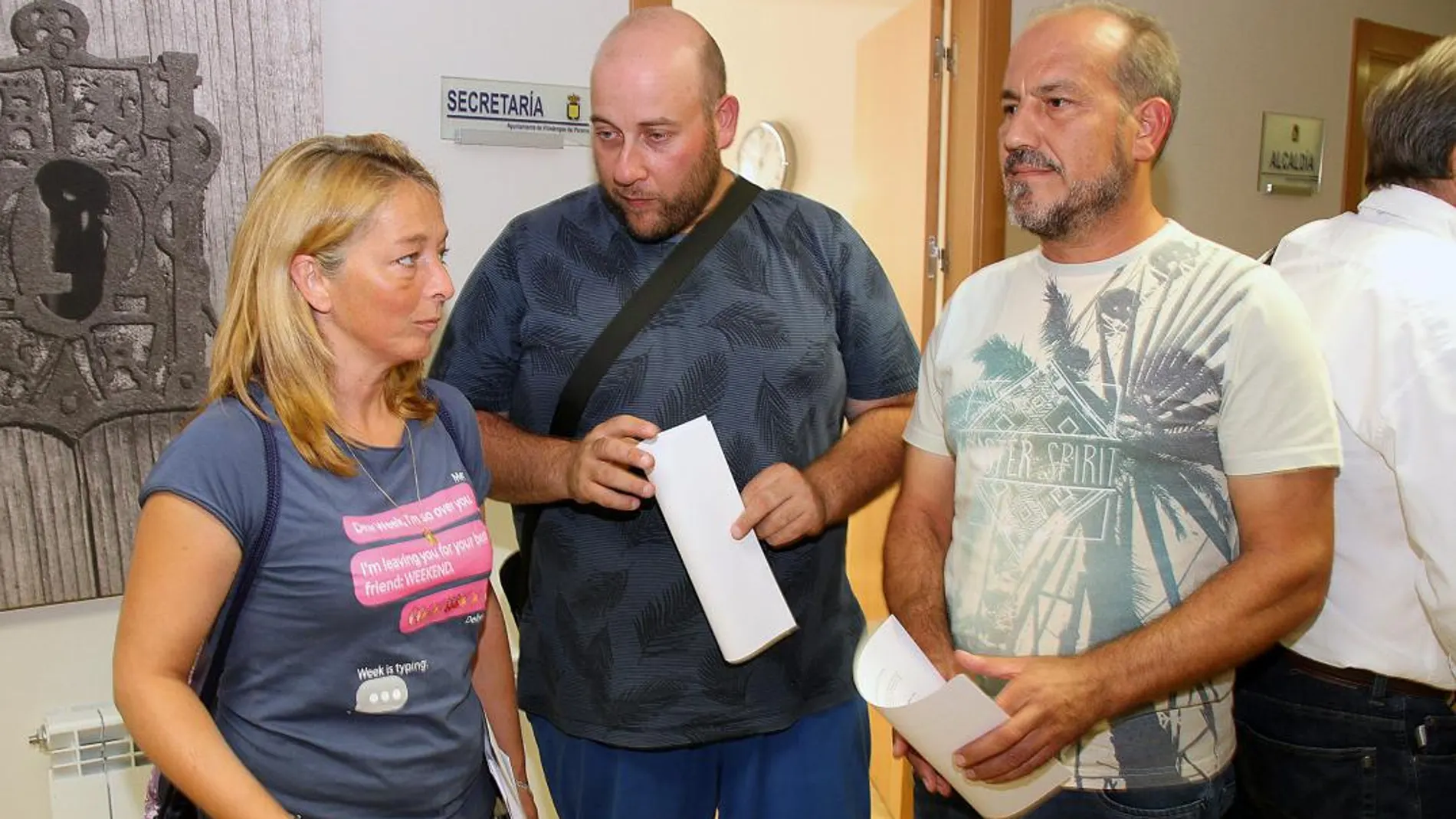 Trabajadores de Vestas, durante una de sus reuniones con las instituciones en busca de apoyos