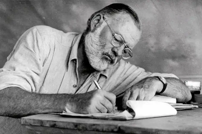 El peligro de leer hoy al viril Hemingway
