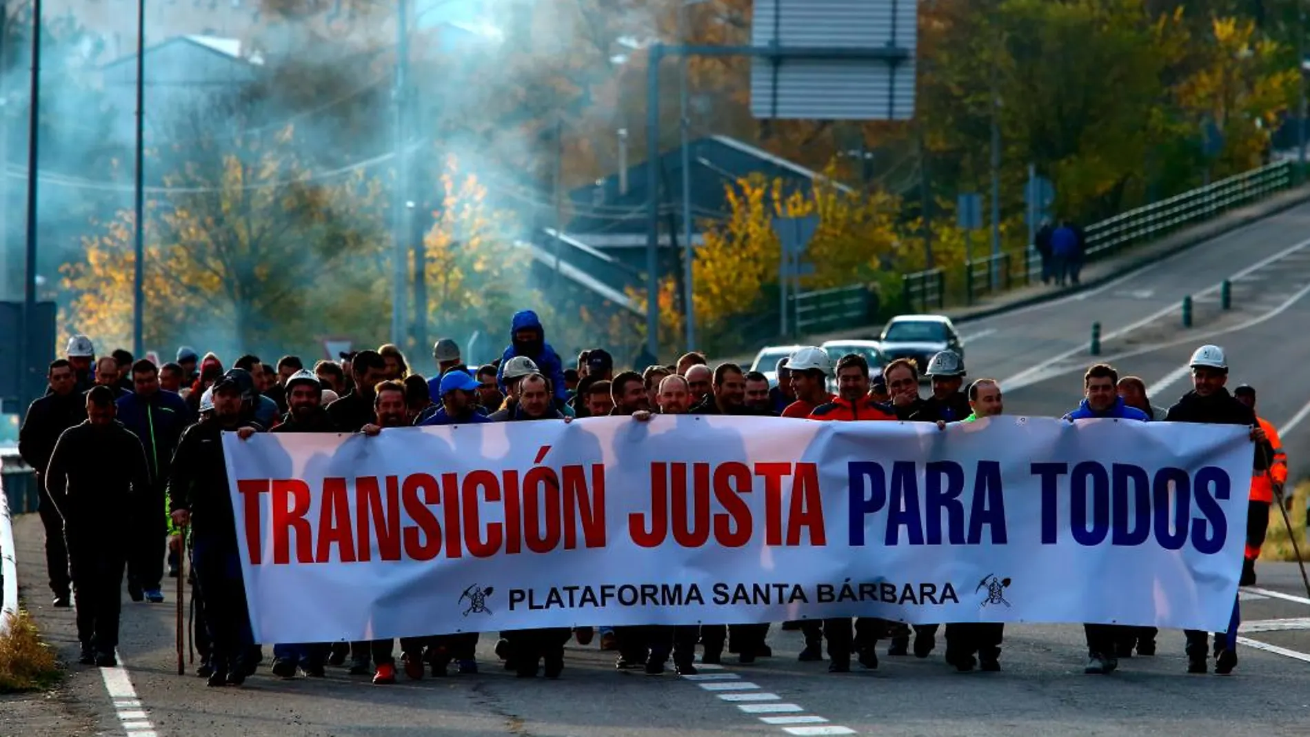 Inicio de la primera etapa de la marcha minera que sale de Toreno con destino a Oviedo de la plataforma Santa Bárbara, que agrupa a los trabajadores de contratas, subcontratas y empresas privadas del sector del carbón