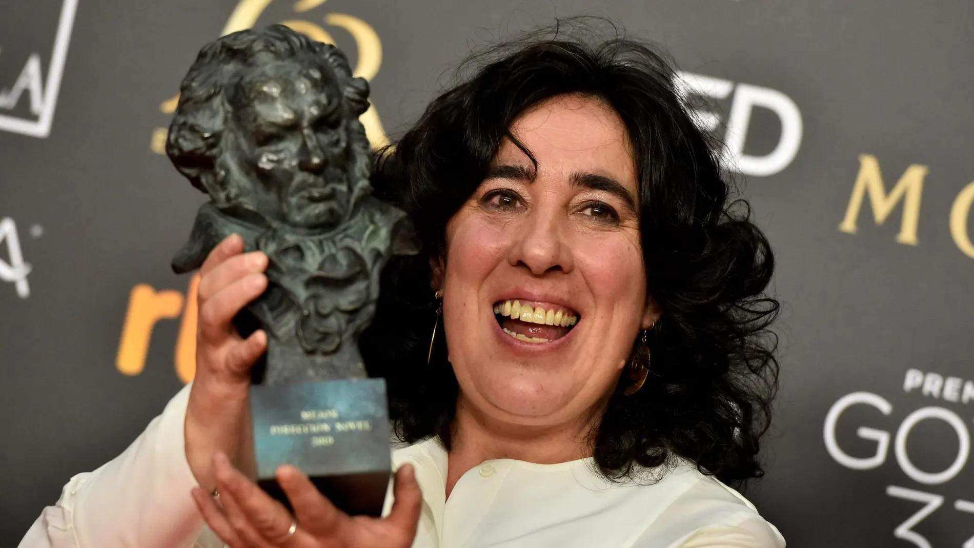 La realizadora Arantxa Echevarria tras recibir el premio a "Mejor dirección novel"por su película "Carmén y Lola"