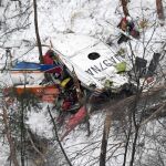 Mueren 9 personas al estrellarse un helicóptero de rescate en Nagano (Japón)