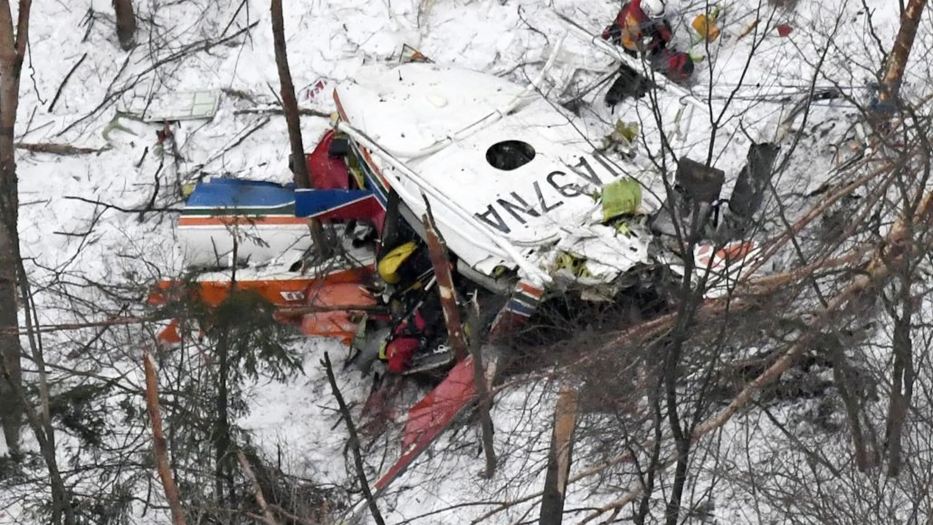 Mueren 9 personas al estrellarse un helicóptero de rescate en Nagano (Japón)