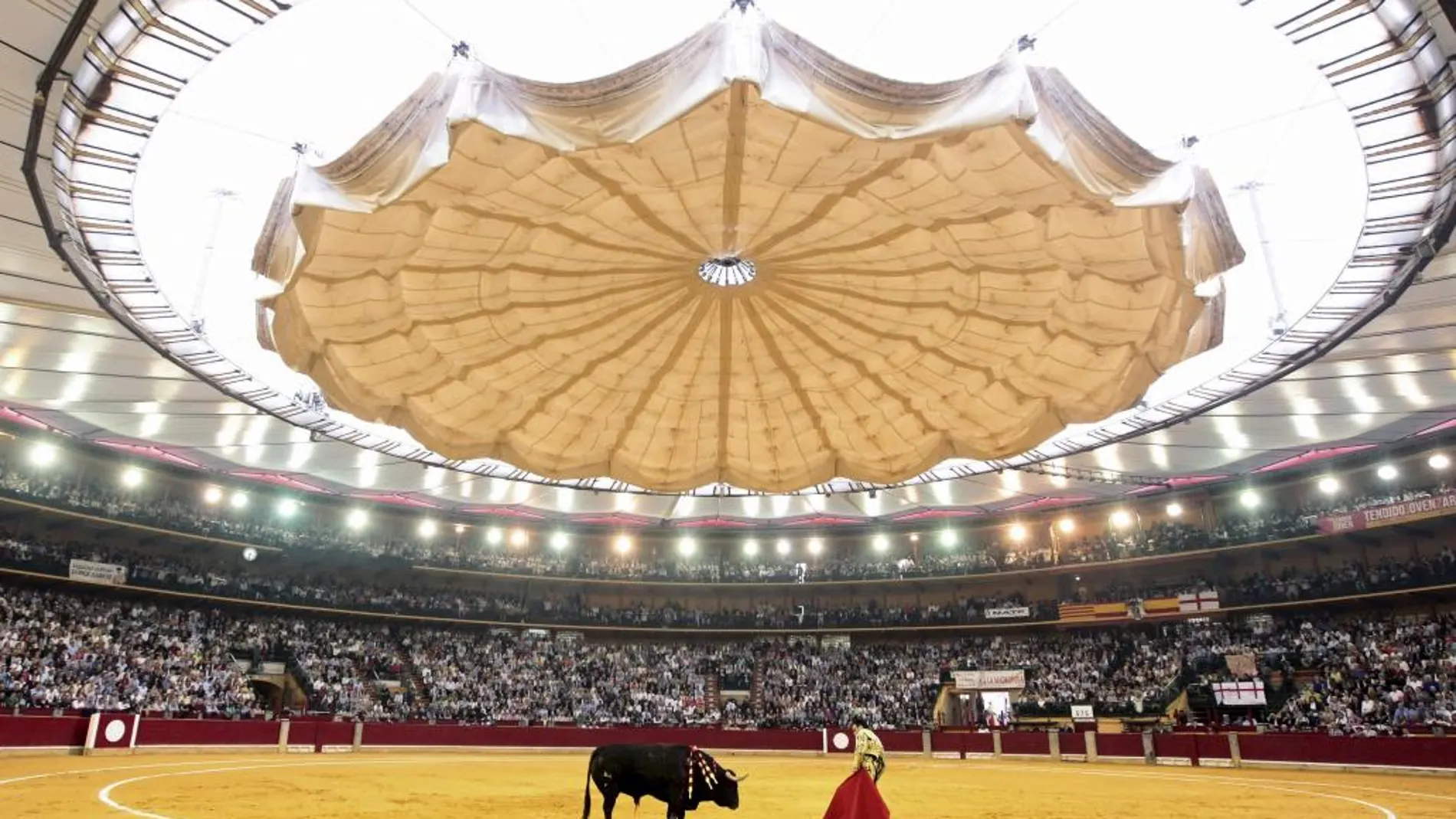 Plaza de toros de La Misericordia de Zaragoza durante una corrida en la Feria del Pilar