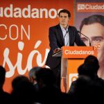 El candidato de Ciudadanos a la Presidencia del Gobierno, Albert Rivera, durante su intervención en un acto electoral celebrado hoy en Toledo