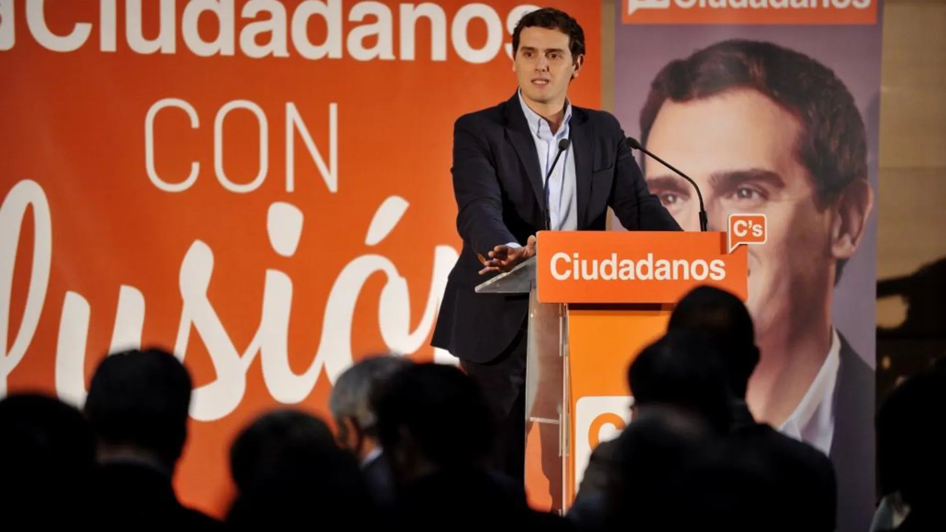 El candidato de Ciudadanos a la Presidencia del Gobierno, Albert Rivera, durante su intervención en un acto electoral celebrado hoy en Toledo