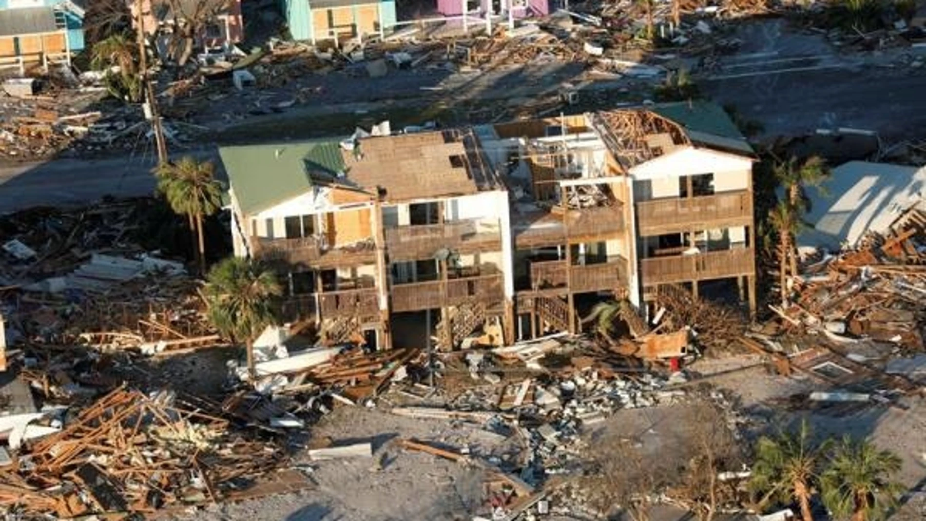 Vista área de los destrozos causados por el huracán Michael a su paso por la localidad de Panama City, Florida (EE UU)