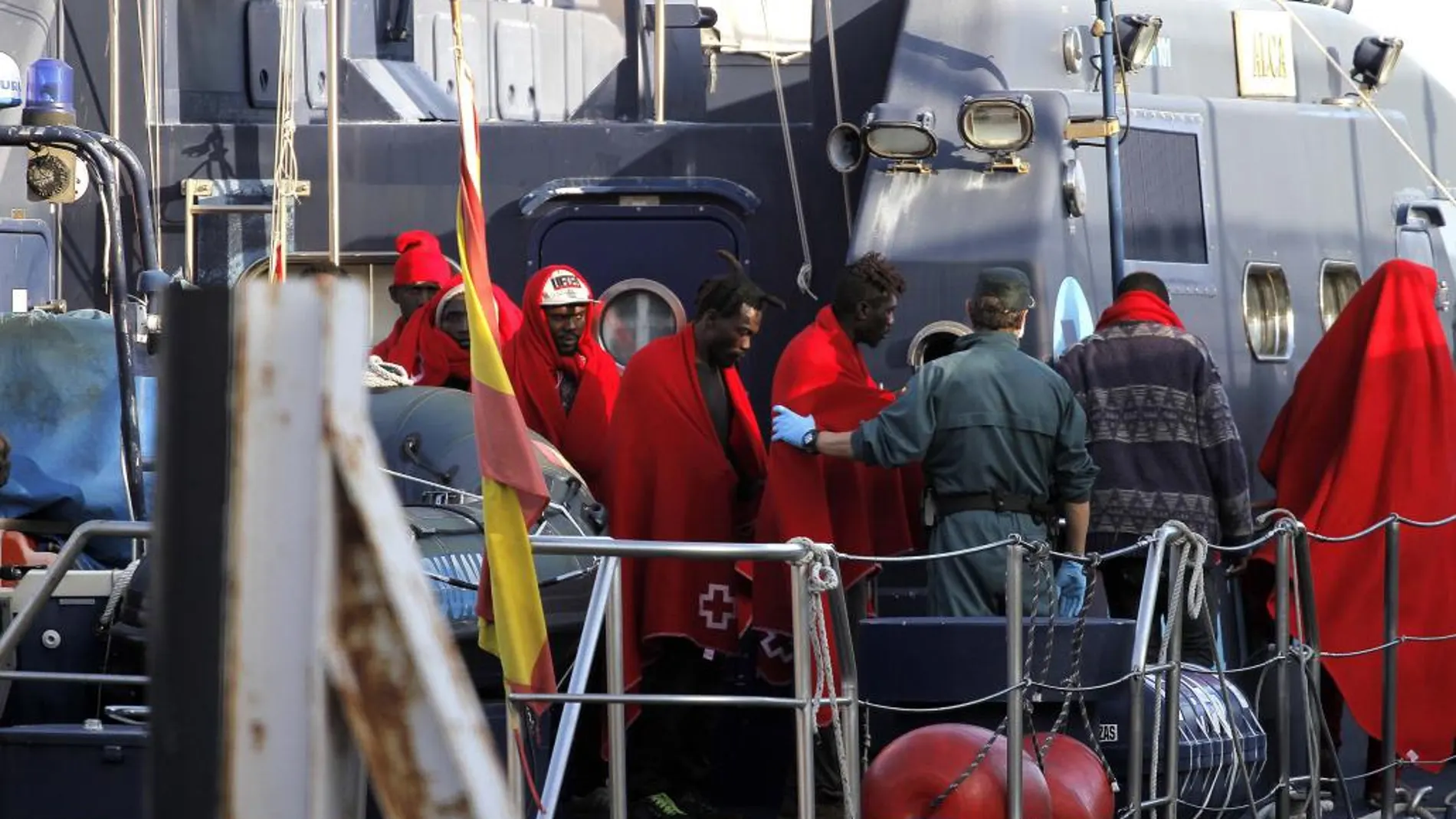 Imagen de archivo de la llegada de inmigrantes al puerto de Almería