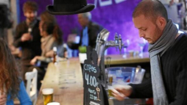 Situado en pleno Chamberí, el Cougar Madrid ofrece las copas a cuatro euros todos los días desde las 19:00 hasta las 22:00 horas