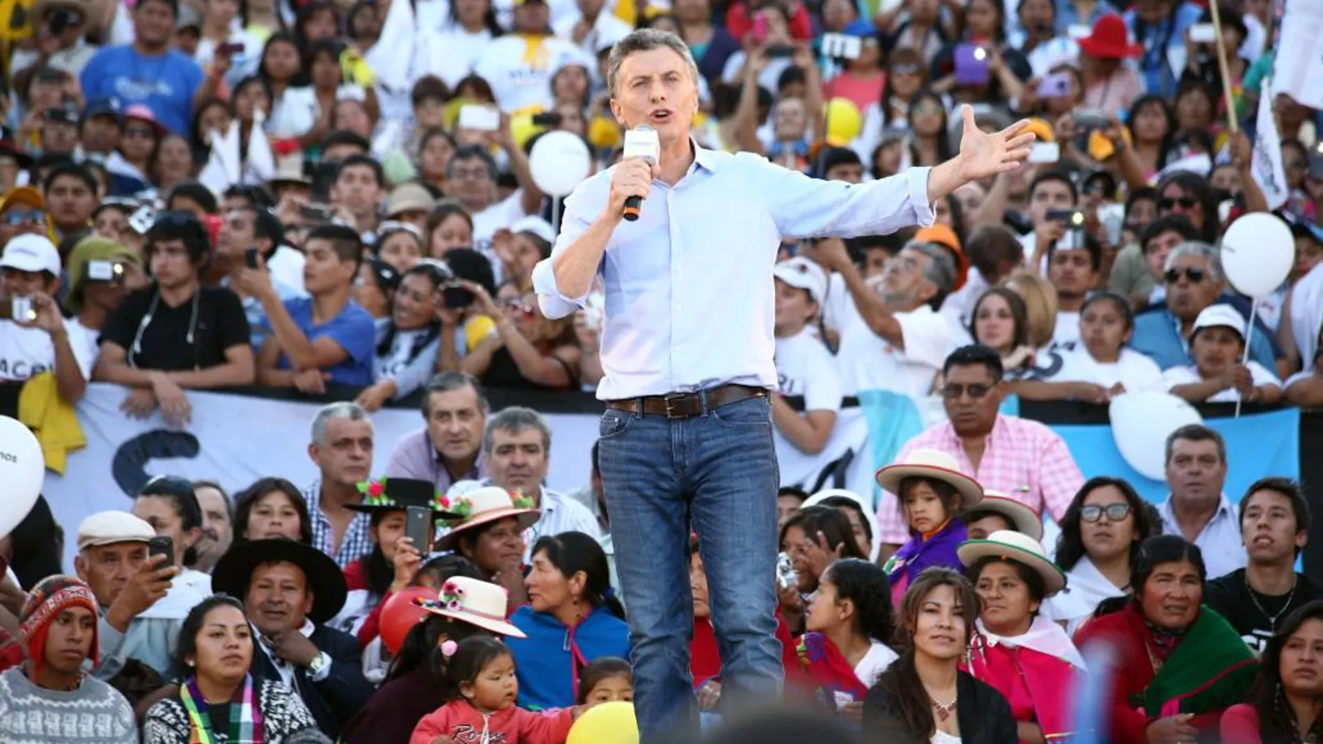 El candidato a presidente de Argentina, Mauricio Macri, cierra su campaña para la segunda vuelta