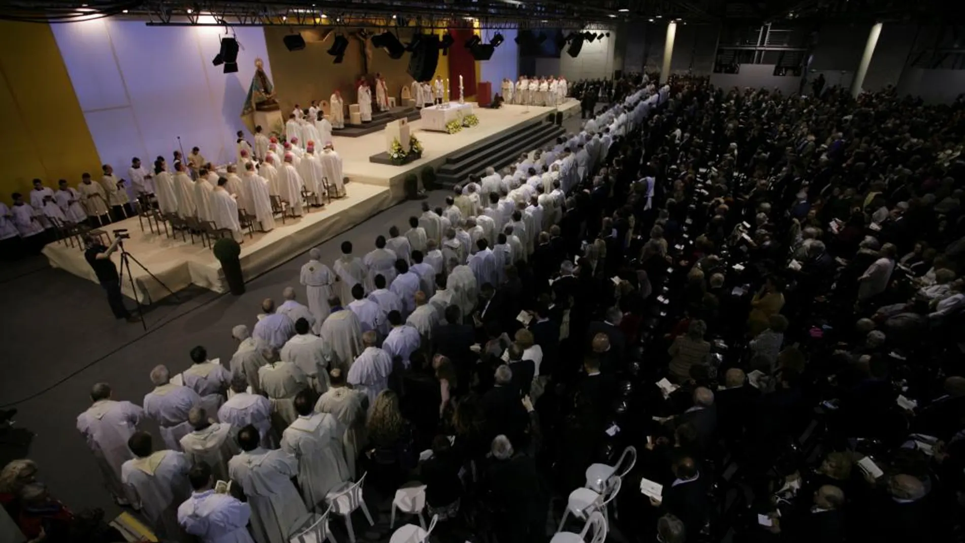 Más de 5.000 personas ha asistido a la batificación en el Palacio de Congresos y Exposiciones de Aguadulce, en Roquetas de Mar (Almería)