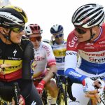 Van der Poel conversa con el campeón de Bélgica, Lampaert, antes de la carrera