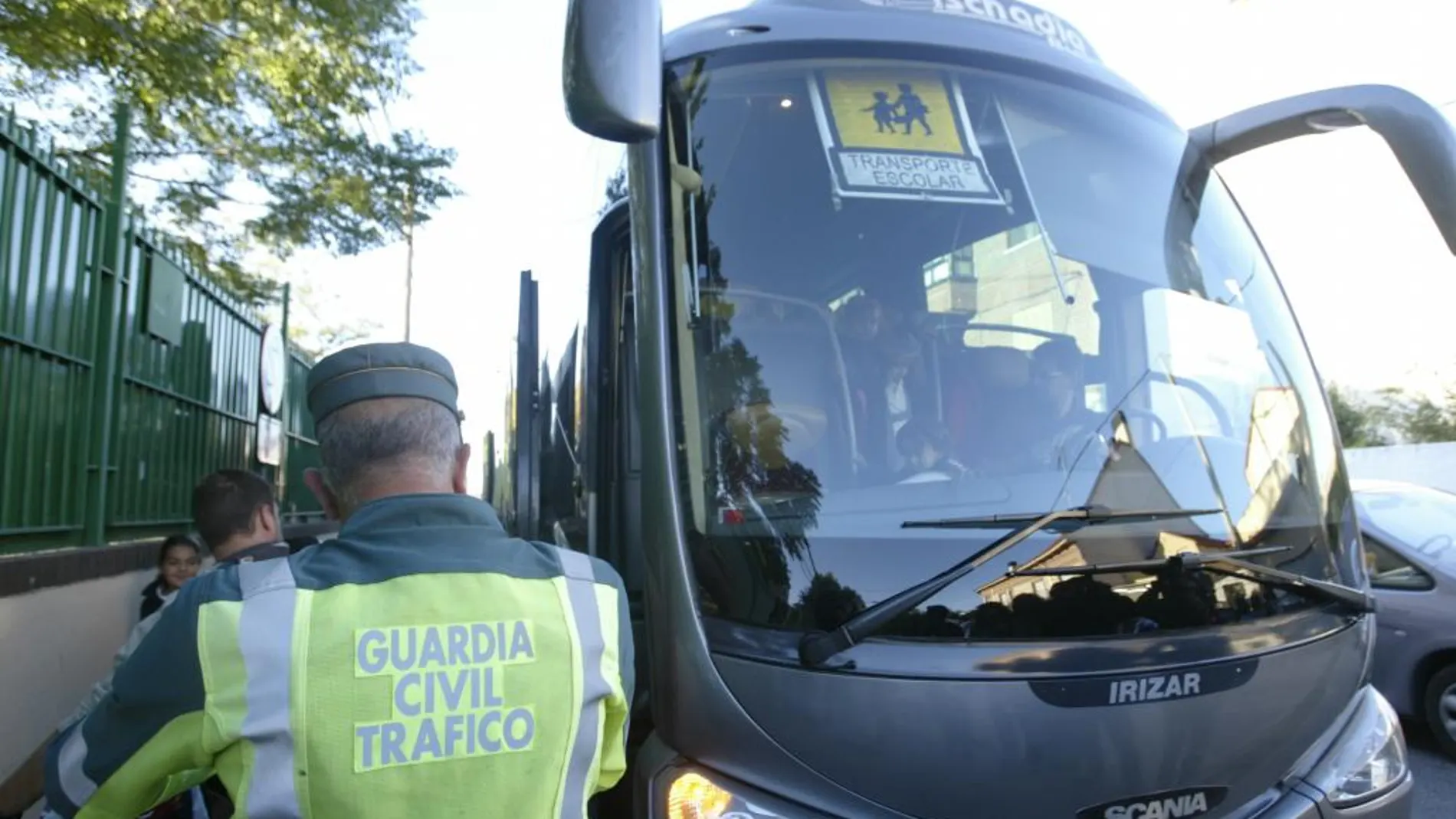 La Guardia Civil recuerda que la tasa máxima legalmente permitida para este tipo de conductores es de 0'15 mg/l