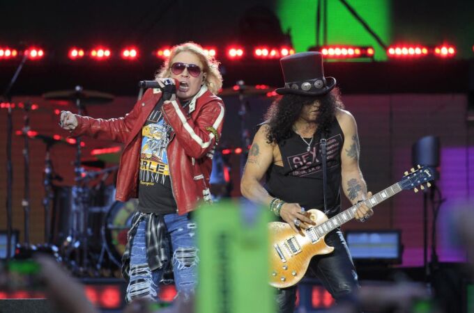 Imagen de archivo de los integrantes del grupo estadounidense Guns N´Roses, Axl Rose y Slash, durante una actuación en Madrid