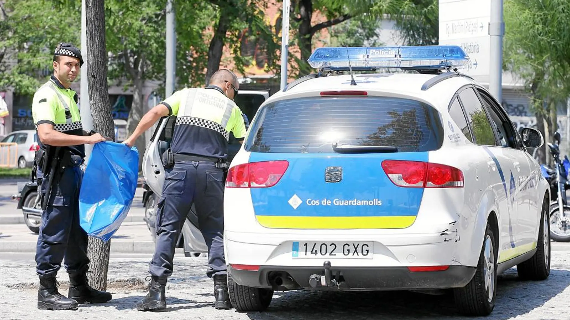 La presencia del «top manta» es un problema para los comerciantes de Barcelona