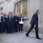 El exconseller Francesc Homs y otros dirigentes en las puertas del Supremo