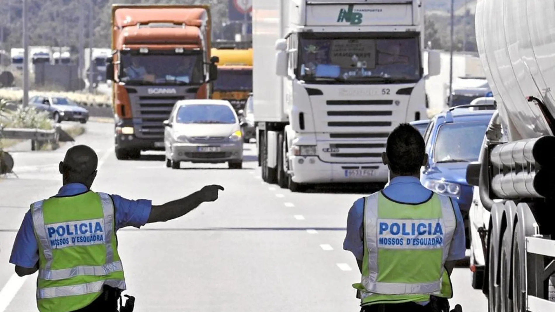 El sector de los transportitstas es contrario a pasar a circular por la AP–7