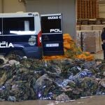 Uniformes y complementos intervenidos por la Policia Nacional