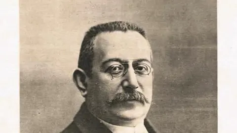 Enric Prat de la Riba nació en el campo (Castellterçol, 1870) y sus padres fueron propietarios rurales y adinerados, lo que permitía ligar el paisaje con sus emociones, algo típico de los nacionalismos de última hornada