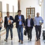 El líder de Ciudadanos, Juan Marín, acompañado de varios diputados de su grupo