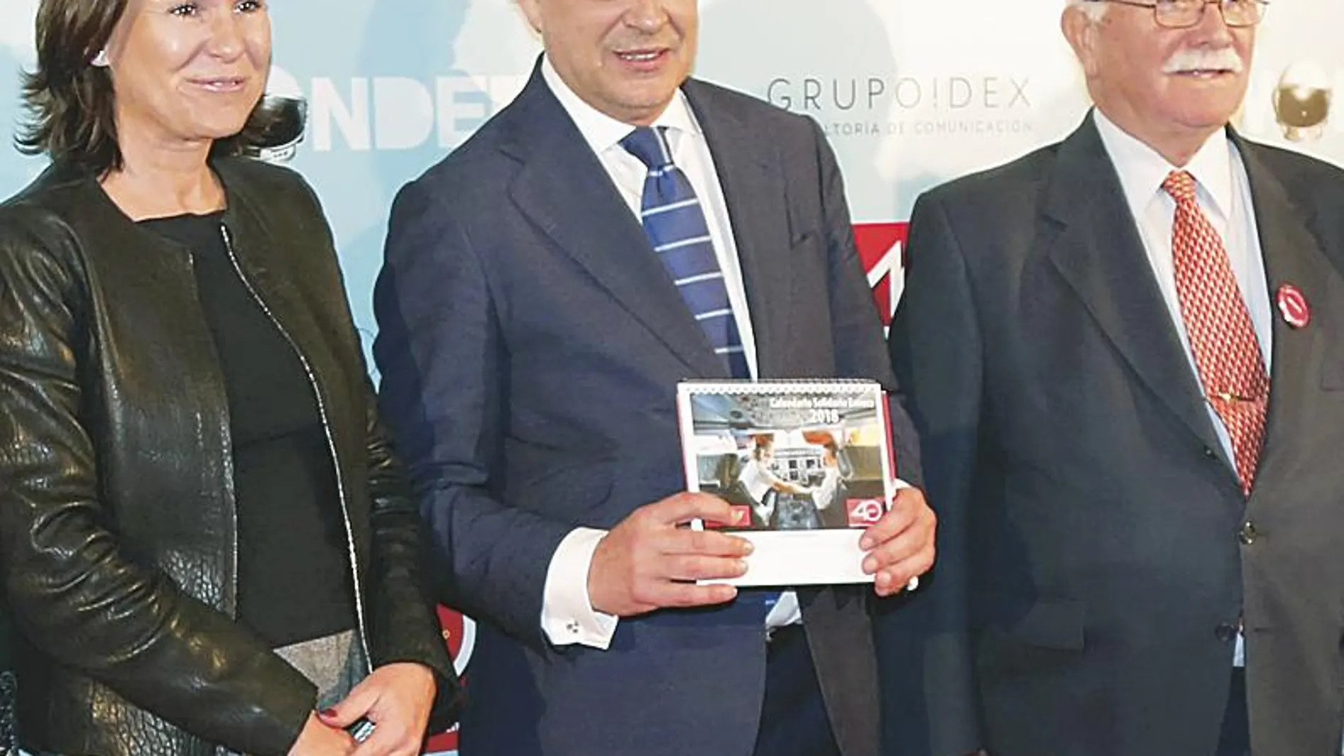 De izq. a dcha.: Cristina Moral de Ferrovial; Hilario Alfaro, presidente de Madrid Foro Empresarial; y José Antonio Quintero, presidente de Envera