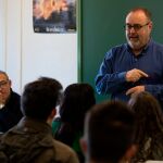 El consejero de Educación, Fernando Rey, mantiene un diálogo con los alumnos del IES «Ribera de Castilla» de Valladolid sobre la Constitución Española