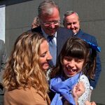 La consejera Alicia García visita el centro de día de Autismo León junto al alcalde de la ciudad, Antonio Silván