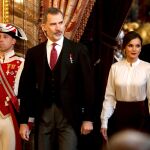 Los Reyes durante la tradicional recepción anual ofrecida al Cuerpo Diplomático acreditado en España con motivo del nuevo año, que ha tenido lugar este martes en el Palacio Real de Madrid / Foto: Efe