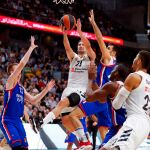 Llull lanza a canasta durante el partido de la vigésima jornada de EuroLiga que Real Madrid y Anadolu Efes Istanbul / Efe