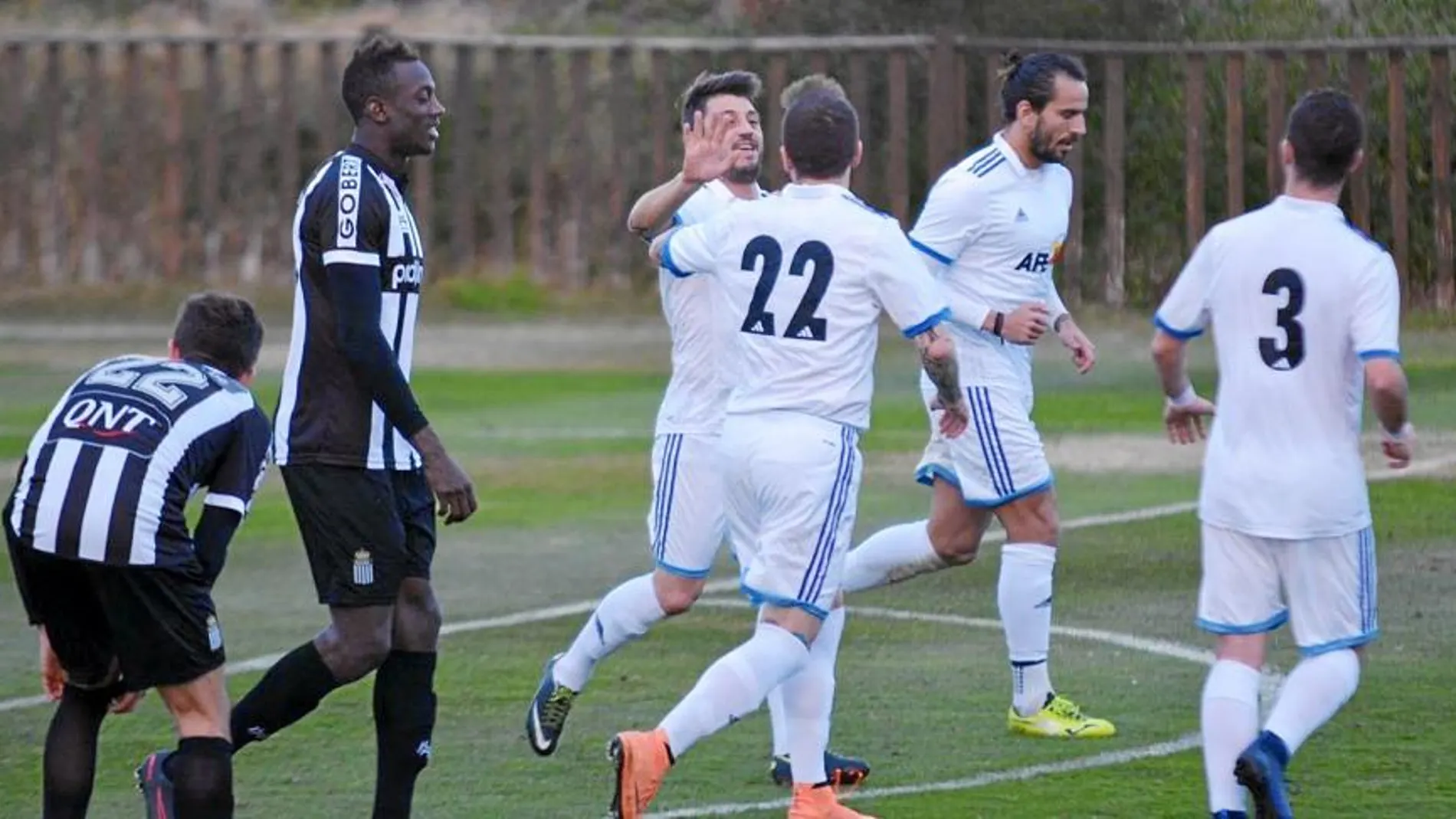 Jonathan Valle celebra un gol en uno de los amistosos disputados por el equipo de la Afe