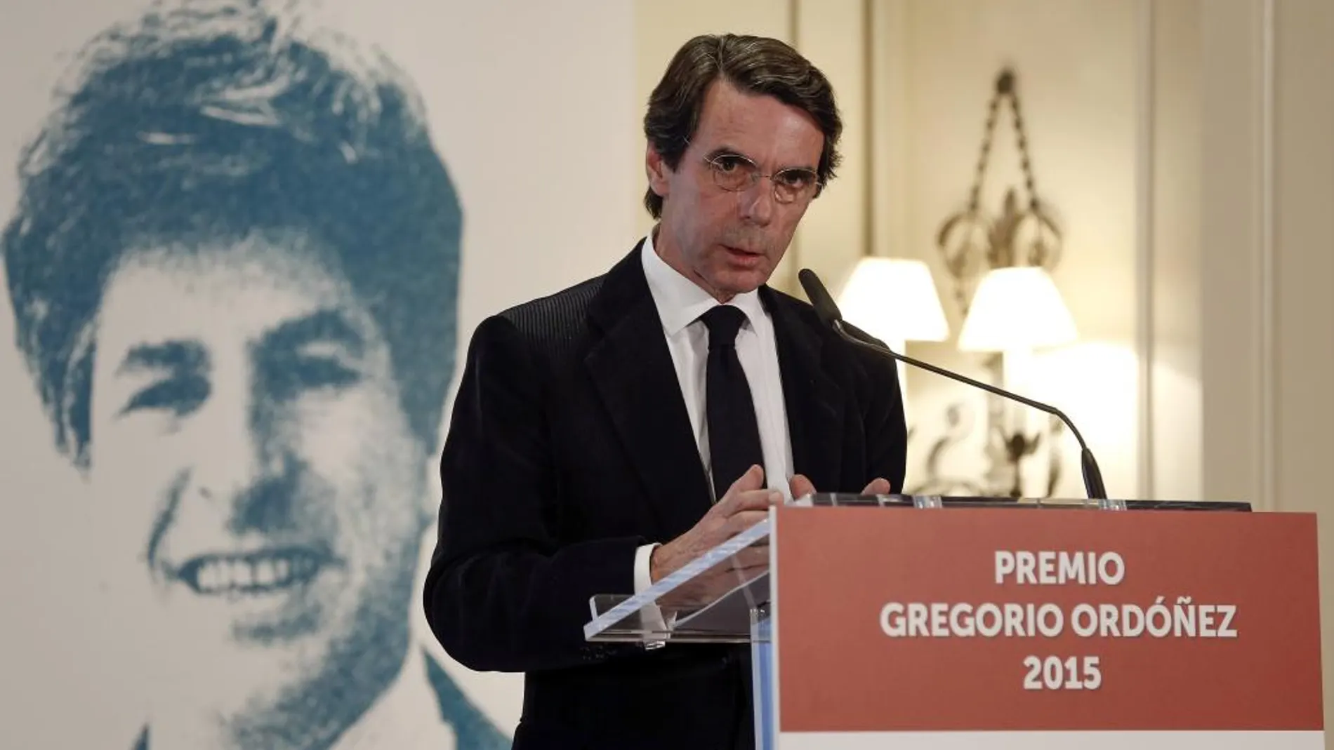 El expresidente del Gobierno José María Aznar ha presidido hoy en San Sebastián el acto de entrega del Premio Gregorio Ordóñez al opositor venezolano Leopoldo López.