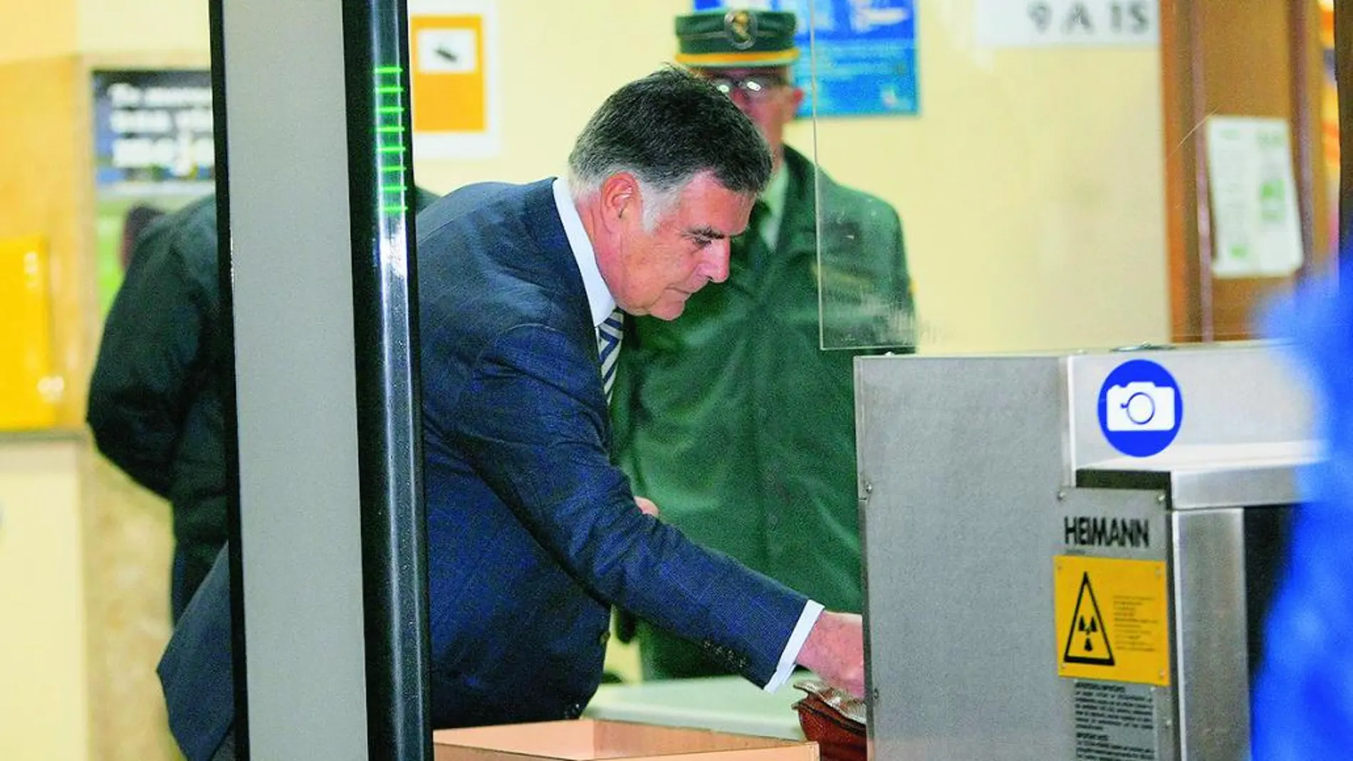 El ex consejero de la Junta José Antonio Viera declaró ayer por primera vez en el juzgado sevillano que arrancó el «caso ERE»