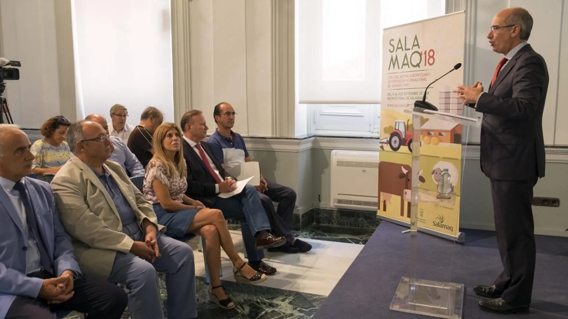 El presidente de la Diputación de Salamanca, Javier Iglesias, presenta Salamaq 2018, que engloba la Feria del Sector Agropecuario y la 30 Exposición Internacional de Ganado Puro