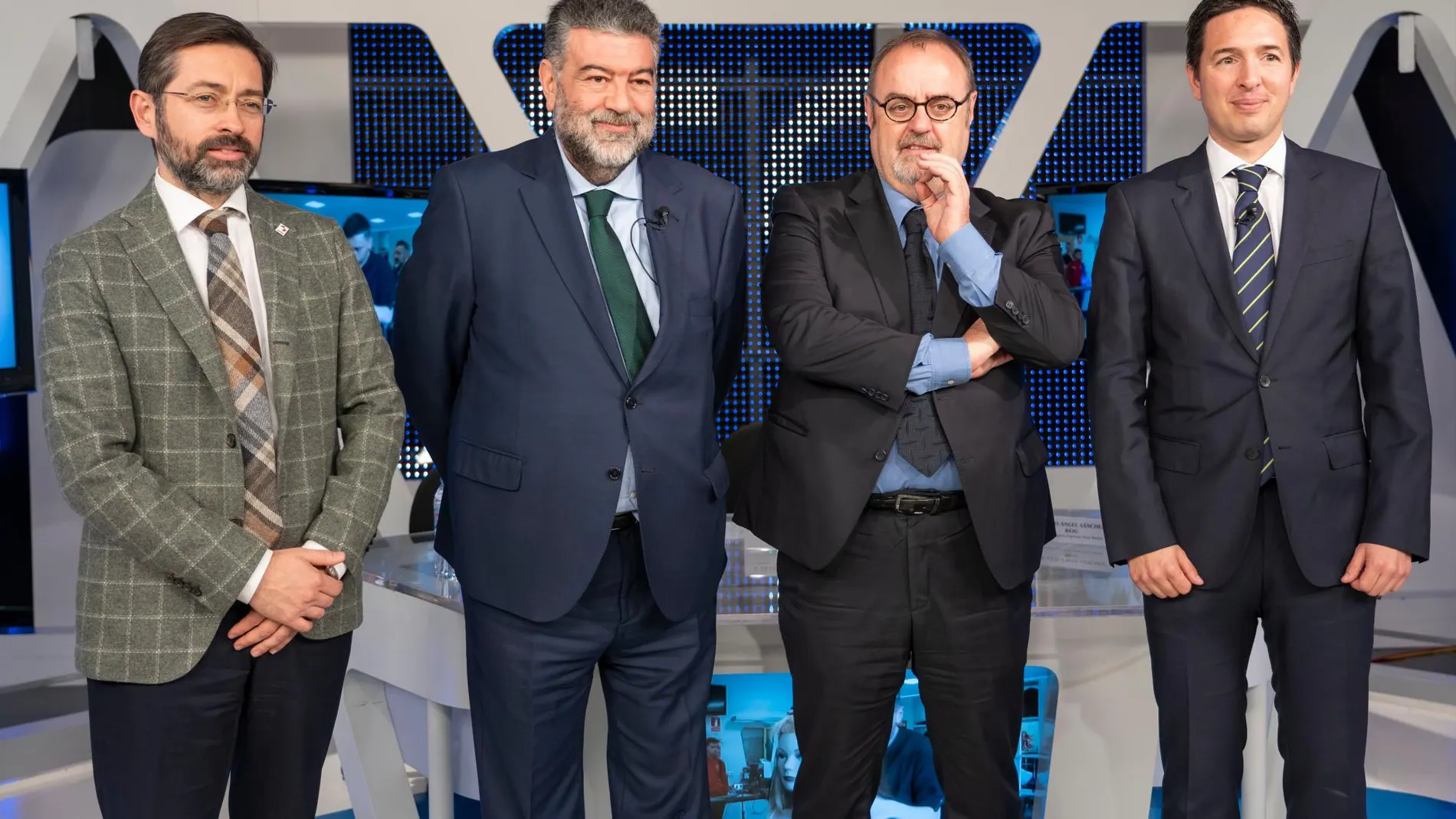Fernando Rey presenta «Formidables Profesionales», junto al el director de RTVCyL, Eduardo Álvarez; el representante de Bankia, Luis Ángel Sánchez; y el director de Producción Propia, Francisco Temprano