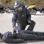 Entrenamiento de los agentes de los TEDAX de la policía catalana en Sabadell