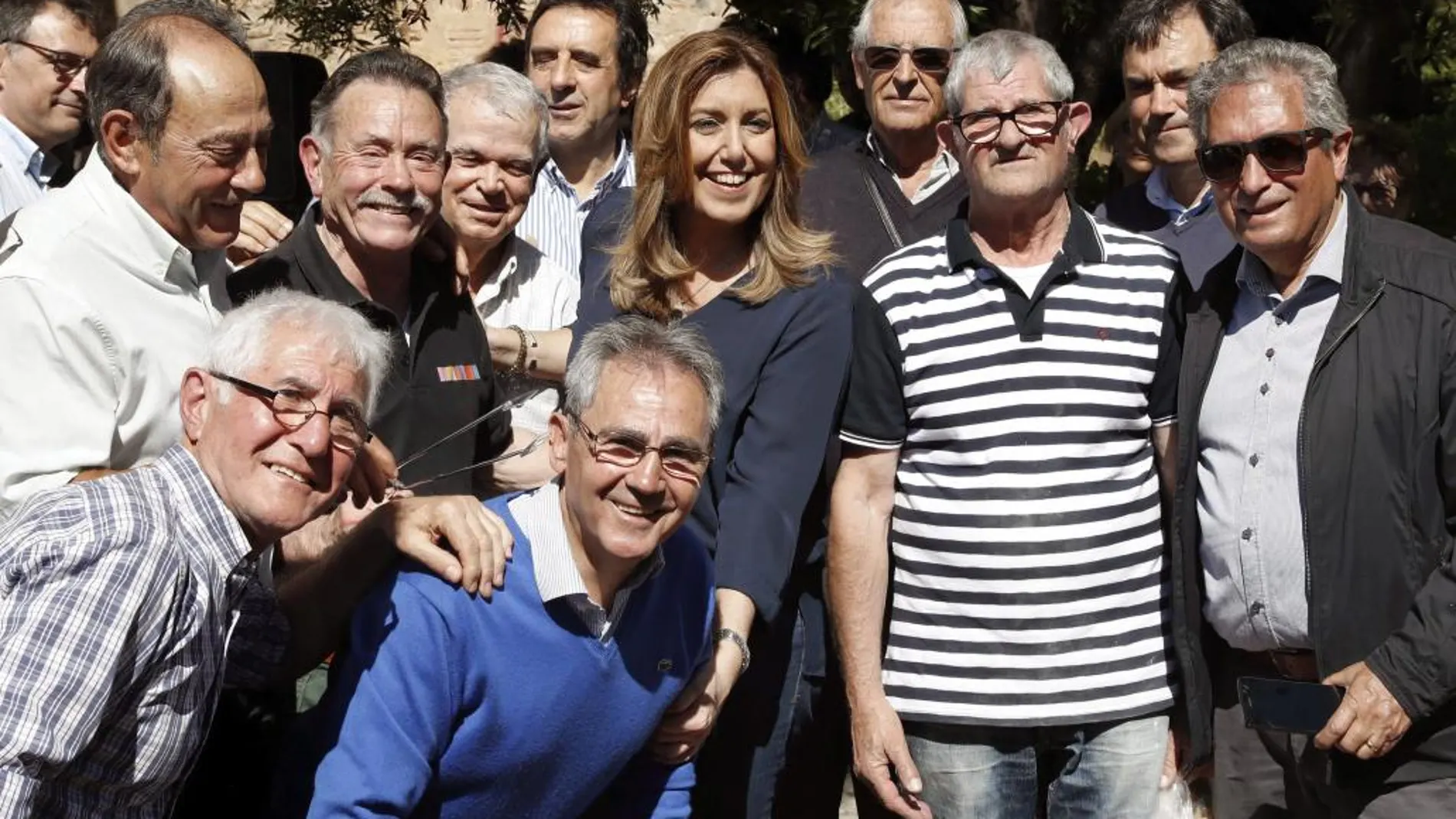 La presidenta andaluza y aspirante a las primarias del PSOE, Susana Díaz, ha compartido esta mañana un desayuno con militantes "con raíces extremeñas"de Sant Boi de Llobregat