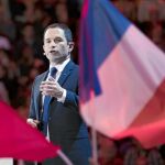 Benoît Hamon trató ayer de relanzar una candidatura que languidece en un acto en París