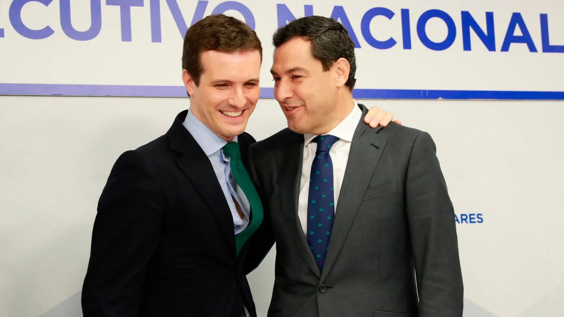 El presidente del PP, Pablo Casado, junto al candidato del PP a la Junta, Juanma Moreno / Foto. Efe