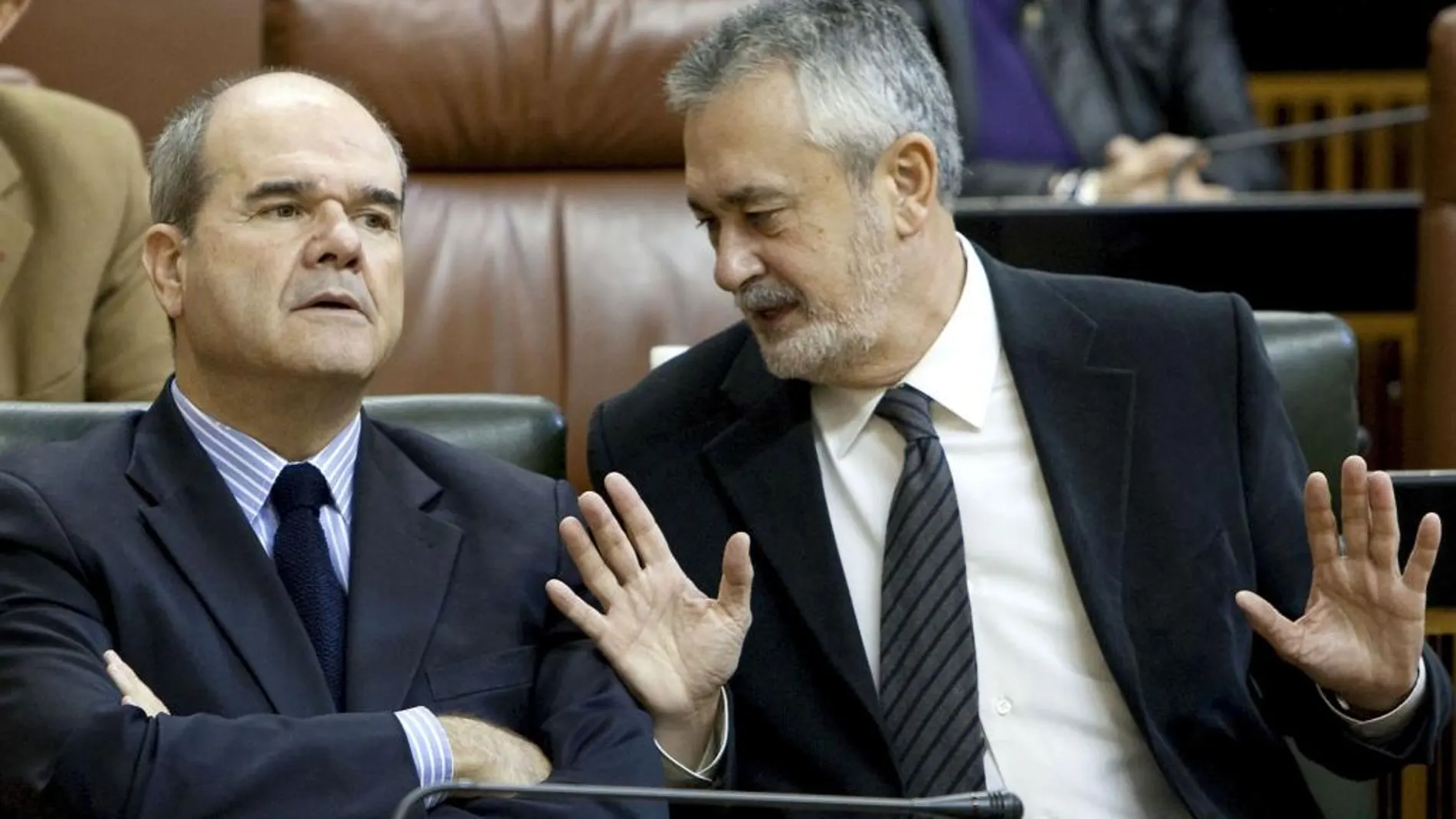 Los ex presidentes Manuel Chaves y José Antonio Griñán, en el Parlamento de Andalucía