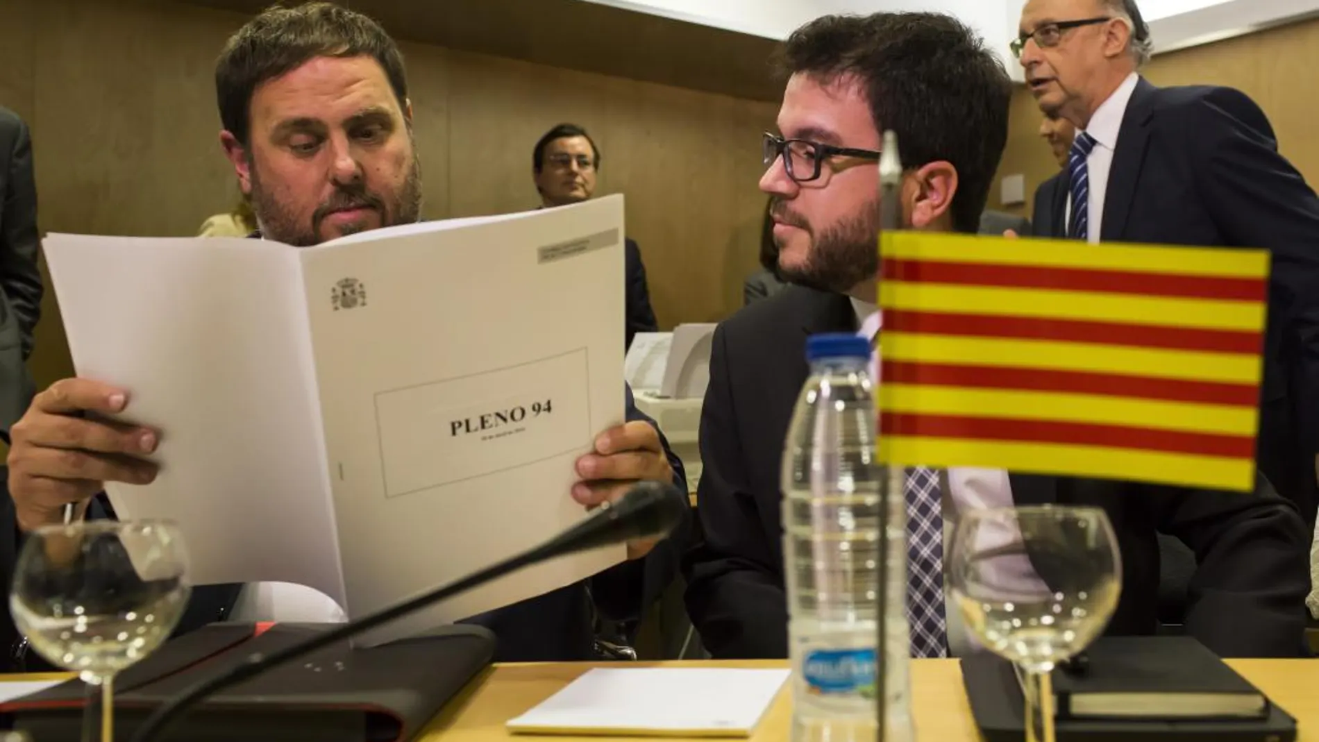 Oriol Junqueras, en 2016, junto al entonces ministro de Hacienda, Cristobal Montoro, en lareunion del Comite de Politica Fiscal y Financiera (CPFF) de ese año. © Alberto R. Roldan