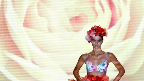 Andrés Sardá llenó una vez más de sensualidad y picardía la pasarela madrileña
