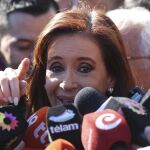 Cristina Fernández de Kirchner, a su llegada a los juzgados de Buenos Aires para ser notificada del embargo en una causa conocida como 'Dólar Futuro'.