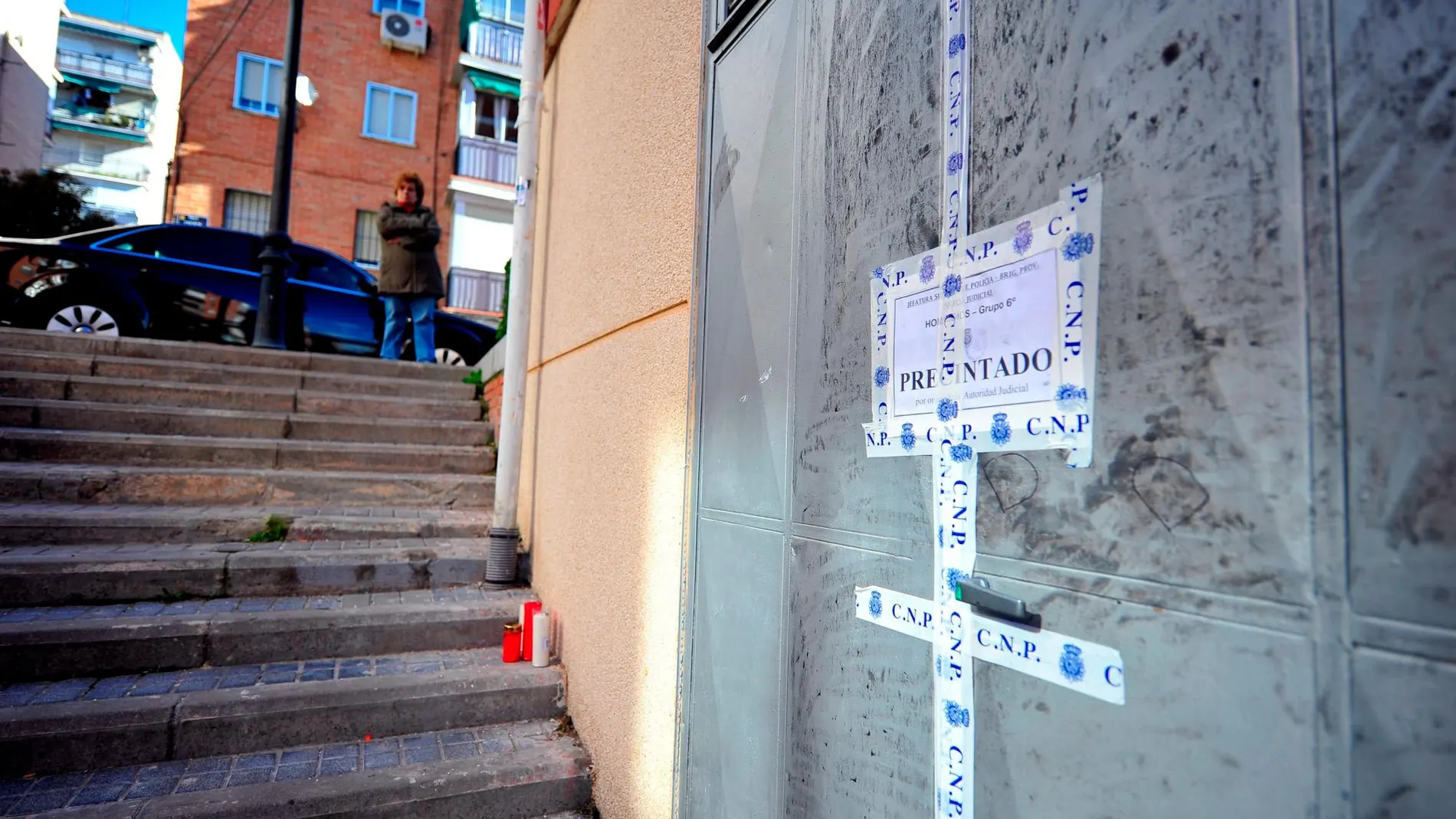 Imagen del lugar en el que fue apuñalada una joven en Alcorcón